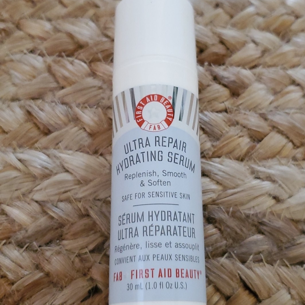 First Aid Beauty "Ultra Repair Hydrating Serum"